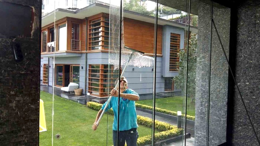 Ev Cam Temizliği Hizmeti