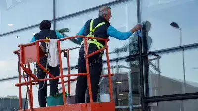 cam-temizligi-firmalari-isilti